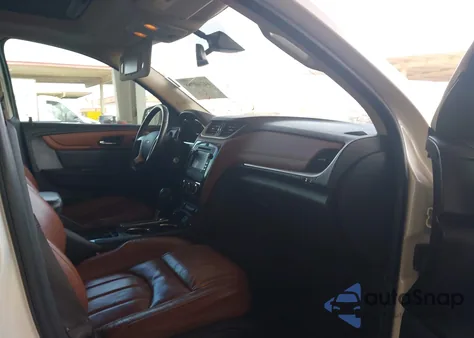 2015 Chevrolet Traverse Ltz z USA, uszkodzony, nr VIN 1GNKRJKD7FJ159385